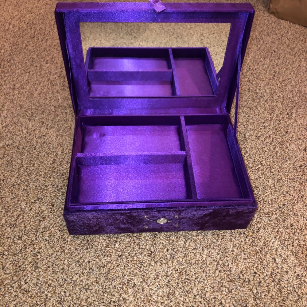 Velvet jewelry box